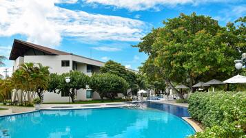 5 outdoor pools