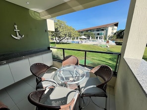 Apartment | Outdoor dining