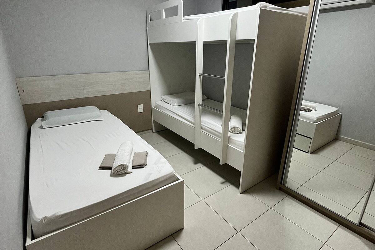 1 habitación, decoración personalizada y muebles diferentes
