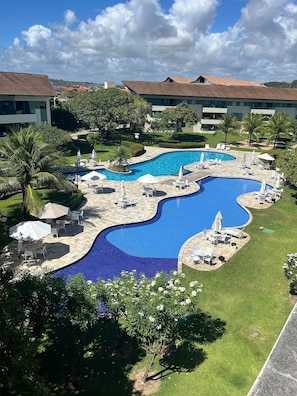 5 outdoor pools