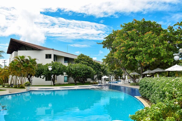 5 outdoor pools