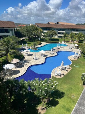 5 kolam renang terbuka 