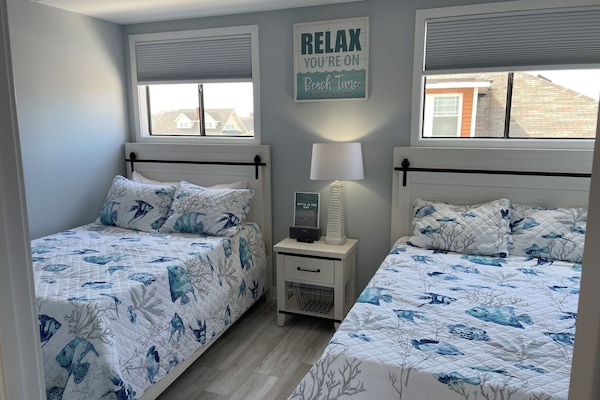 Bedroom with 2 Full beds.
