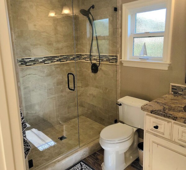 Bathroom -
Adorable- Entire Guest House: Pool, Hot Tub, Beautiful Fountain & Huge Patio! (Simi Valley)