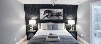 Modern Cozy Luxury Suite in Ajax | 5 Min to Hwy 401 | Kitchen/ Laundry/Parking