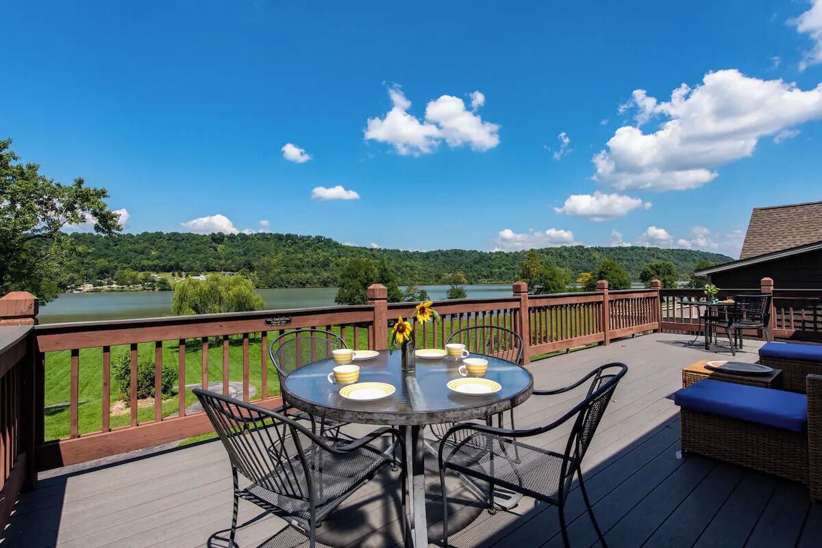 Scenic Waterfront Oasis: Pet-friendly : Near ARK