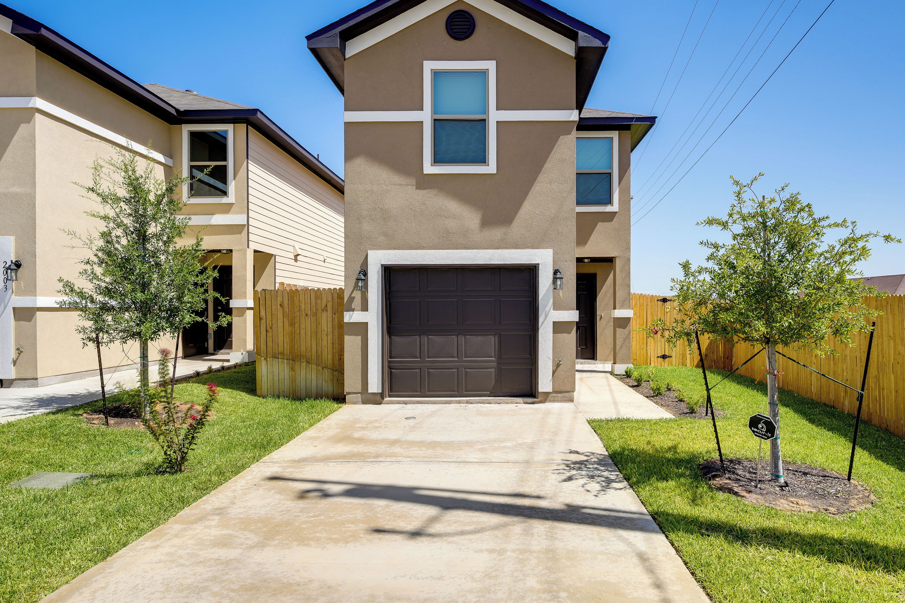 Luxurious Laredo Getaway - Unwind in Style!