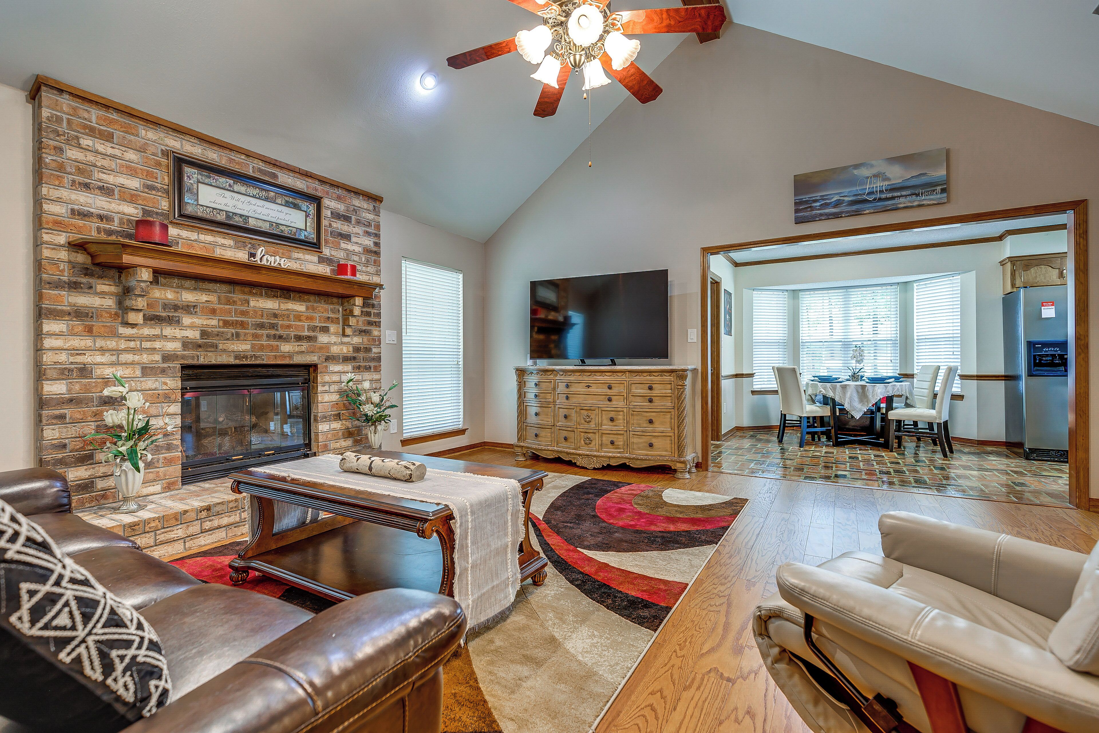 TV, fireplace