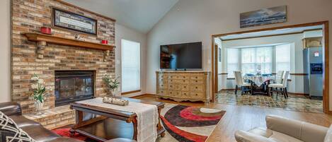 TV, fireplace