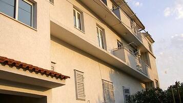 Apartment, Smoking | Exterior