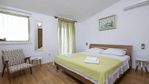 Unclassified image, 3 of 16, button - Apartments Big - sea View (Podstrana)