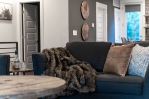 Interior - Fun Music City Charmer! 3 Bdr, 2 Miles to Downtown (Berry Hill)