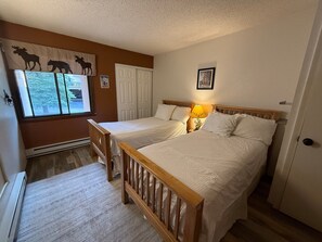 2 bedrooms, iron/ironing board, WiFi, bed sheets