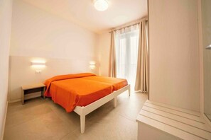 1 bedroom, travel cot, Internet