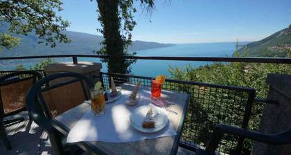 Ferienwohnung mit Seeblick und Pool