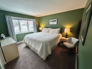 3 عدّة غرف نوم ومكواة/لوح كي وواي فاي وملاءات أسرّة