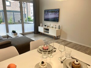 Unclassified image, 4 of 24, button