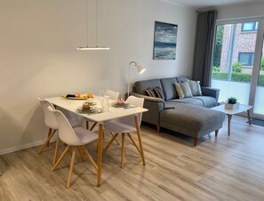 Unclassified image, 5 of 24, button