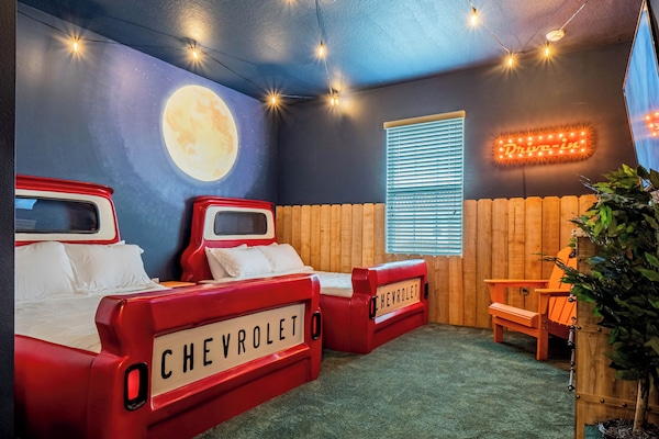 Drive-in Movie bedroom with 2x Full truck beds
