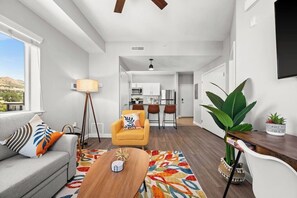 Televisión y oficina 