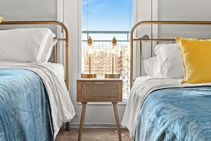 1 Schlafzimmer, Schreibtisch, Bügeleisen/Bügelbrett, Reisekinderbett