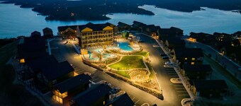 Views! Private Hot Tub, Fire Pit, Pools, Lazy River, 5 BR, 18 mins to SDC