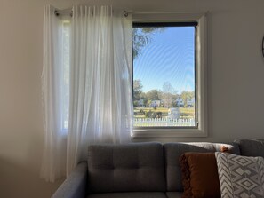 Smart TV, books, music library, stereo - Dora Creek Cottage Cosy Couples Escape  Rural Retreat  
Within 2 hours of Sydney (Dora Creek)
