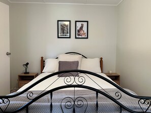 1 bedroom, free WiFi, bed sheets - Dora Creek Cottage Cosy Couples Escape  Rural Retreat  
Within 2 hours of Sydney (Dora Creek)