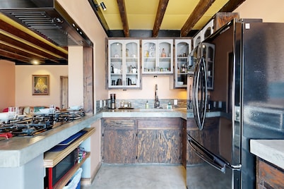 Pet-Friendly, Spacious & Centrally Located