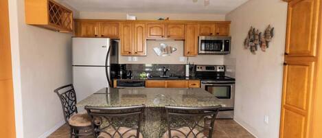 Microondas, horno, parrilla de estufa y lavavajillas