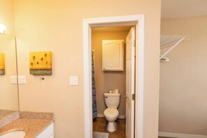 Jabón, shampoo, papel de baño 