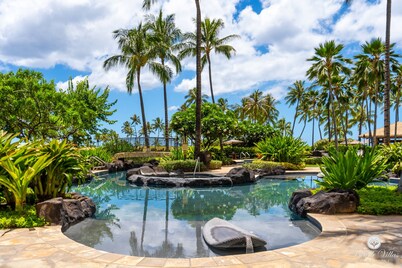 Aloha! Come enjoy paradise in our tranquil & relaxing beach villa.