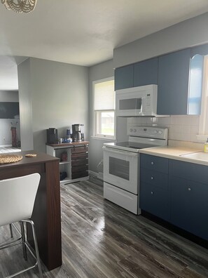 Fridge - Golf and Stay house is next to Twin Oaks Golf Course. Lovely 9 hole golf course. (Blandinsville)