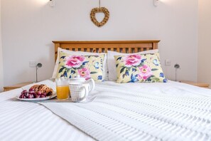 2 makuuhuonetta, silitysrauta/-lauta, Wi-Fi, vuodevaatteet