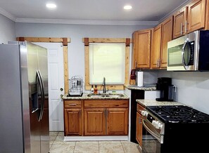 Refrigerador, microondas, horno y parrilla de estufa 