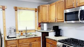 KĂŒhlschrank, Mikrowelle, Ofen, Herdplatte