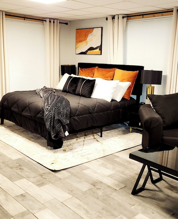 3 habitaciones, tabla de planchar con plancha, wifi y ropa de cama 