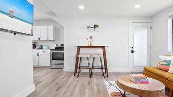 Deluxe Apartment | In-room dining