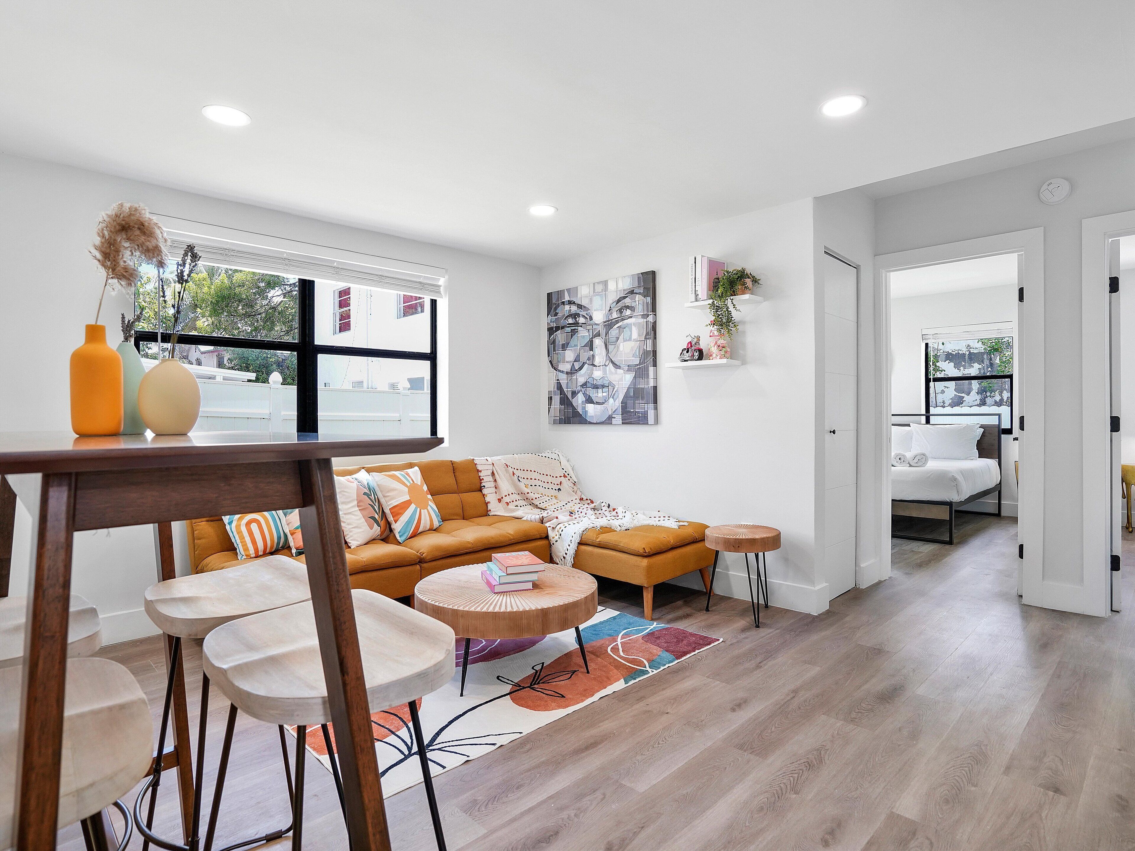 Deluxe Apartment | Living area | 50-inch Smart TV with digital channels, Netflix, Hulu