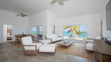 House, 4 Bedrooms | Living area | Smart TV