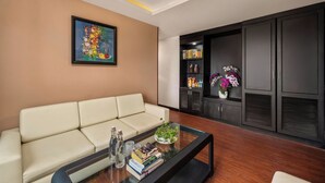 Deluxe Studio | Wardrobe - Vina Spa Hotel (Hue)
