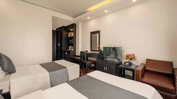 Habitación City con 1 cama doble o 2 individuales, vistas al río | Minibar, caja fuerte, escritorio y espacio para trabajar con un portátil