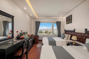 Minibar, in-room safe, desk, laptop workspace - Vina Spa Hotel (Hue)