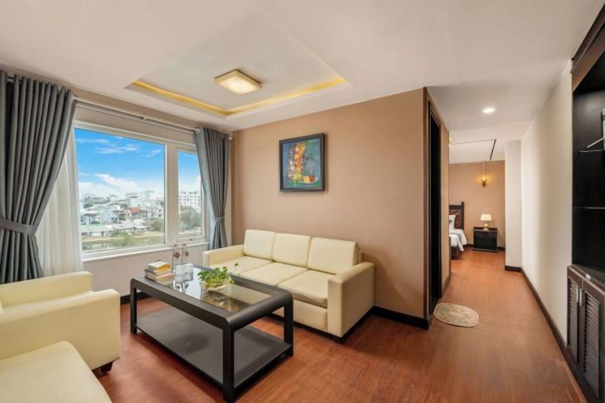 Living area | 45-inch flat-screen TV with cable channels