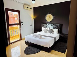 2 habitaciones, escritorio, tabla de planchar con plancha y wifi gratis 