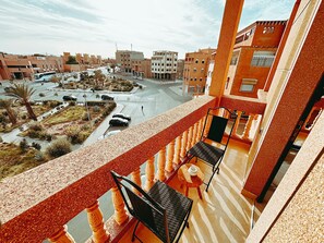 Panoramic Penthouse | Balcony - Residence Chay - Luxury Appart (Ouarzazate)