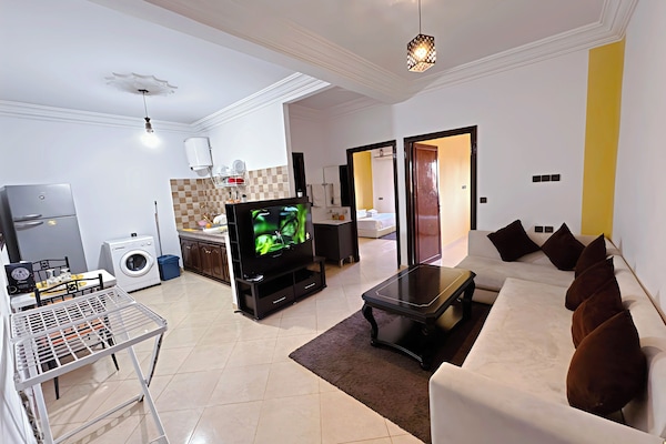 Deluxe Apartment | Living area | Flat-screen TV