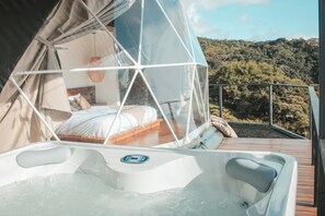 Bain à remous extérieur