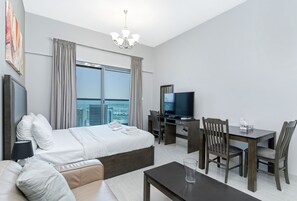 مكتب ومكواة/لوح كي وواي فاي مجانًا وملاءات أسرّة