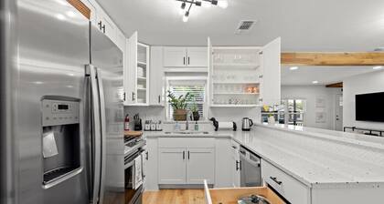 Cozy Arlington Bungalow 4/Mins to AT&T Stadium/Globe Life Field